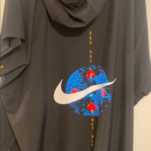 New York Water Repellent Hooded Running Poncho - Picture 13 of 16